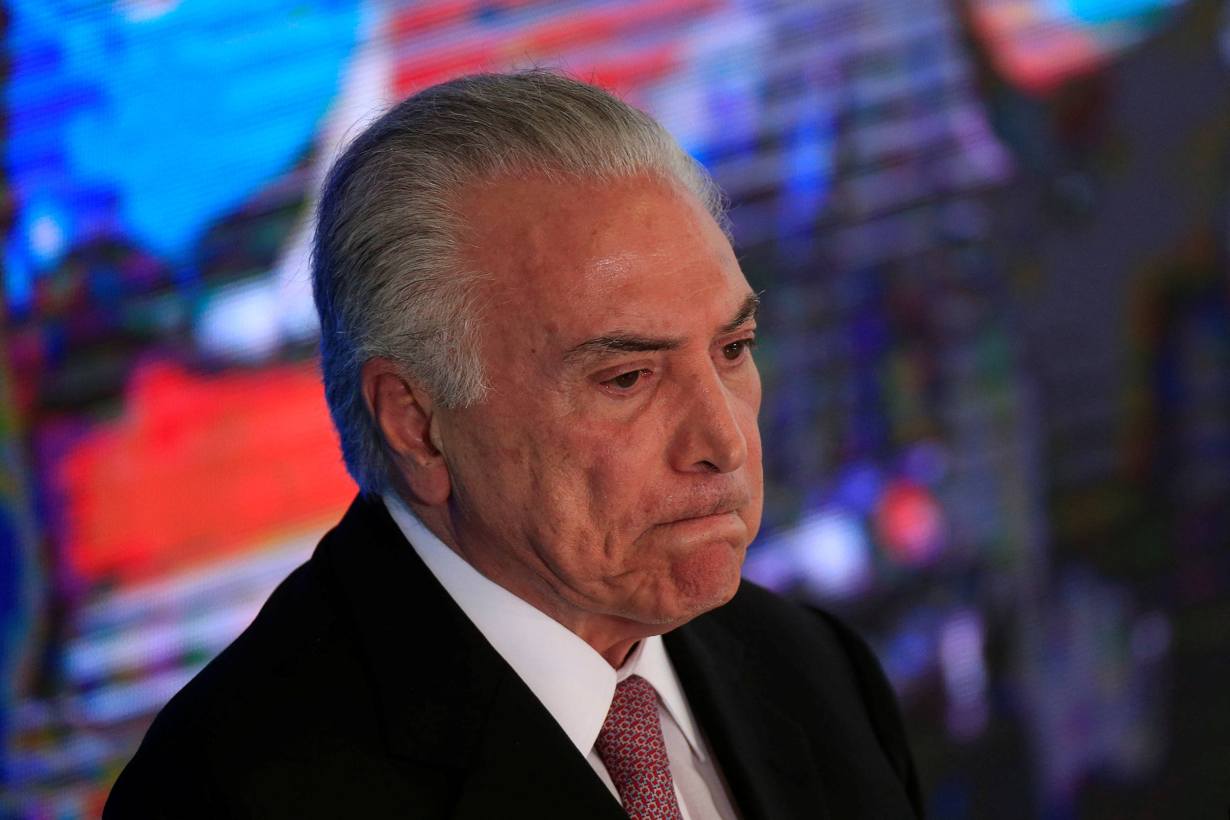 Para conter gasolina, Temer vai na contramão da equipe econômica